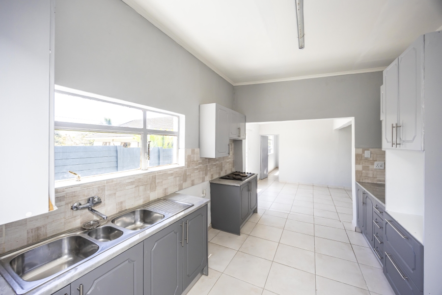 5 Bedroom Property for Sale in Sunnyridge Eastern Cape